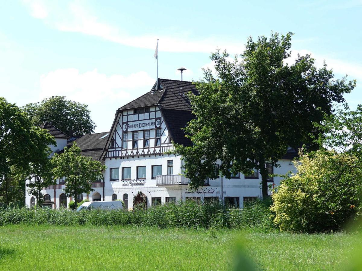 Hotel Faehrhaus Kirschenland Jork Bagian luar foto